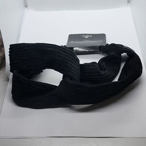 🏖 NWT Headband Felt Twisty Black with Button Detail